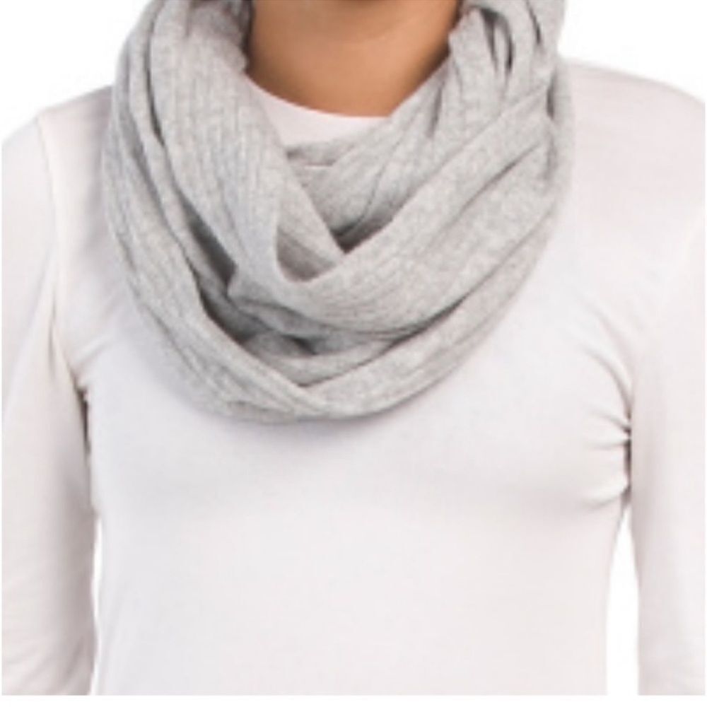 Martha Stewart Gray 100% 2-ply Cashmere Infinity Scarf NWT...Brand New